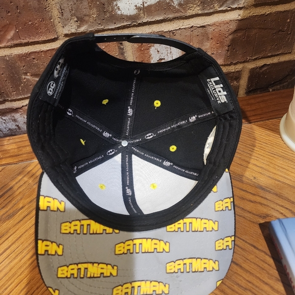 DC Batman Lids Exclusive Glow In The Dark - Picture 6 of 8